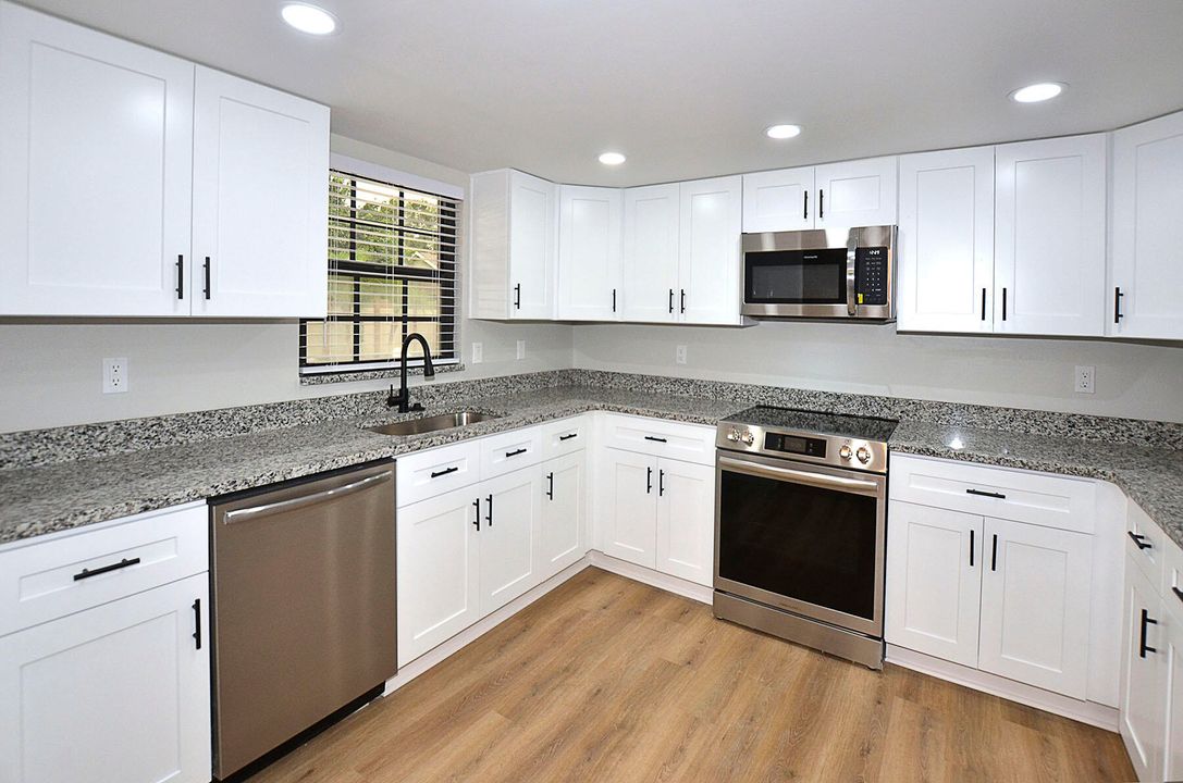 Active With Contract: $399,900 (3 beds, 2 baths, 1594 Square Feet)