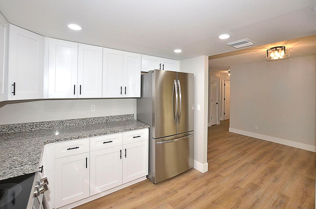 Active With Contract: $399,900 (3 beds, 2 baths, 1594 Square Feet)