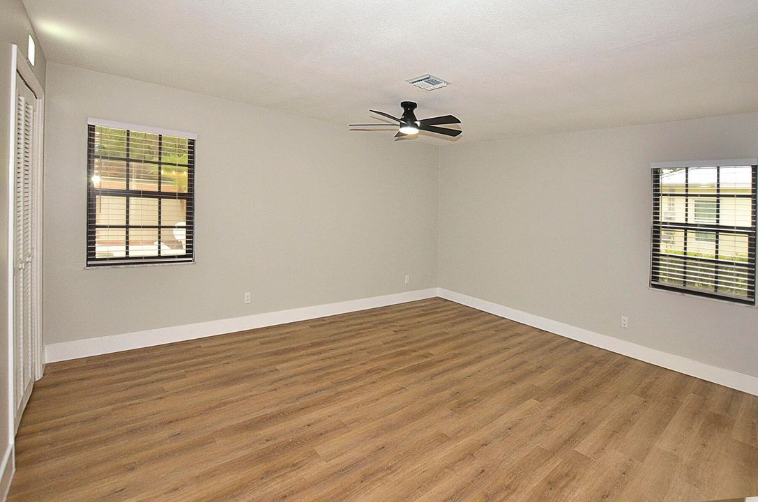 Active With Contract: $399,900 (3 beds, 2 baths, 1594 Square Feet)