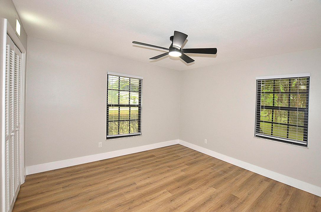 Active With Contract: $399,900 (3 beds, 2 baths, 1594 Square Feet)