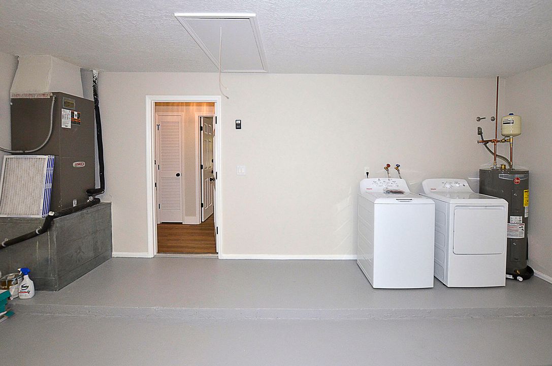 Active With Contract: $399,900 (3 beds, 2 baths, 1594 Square Feet)