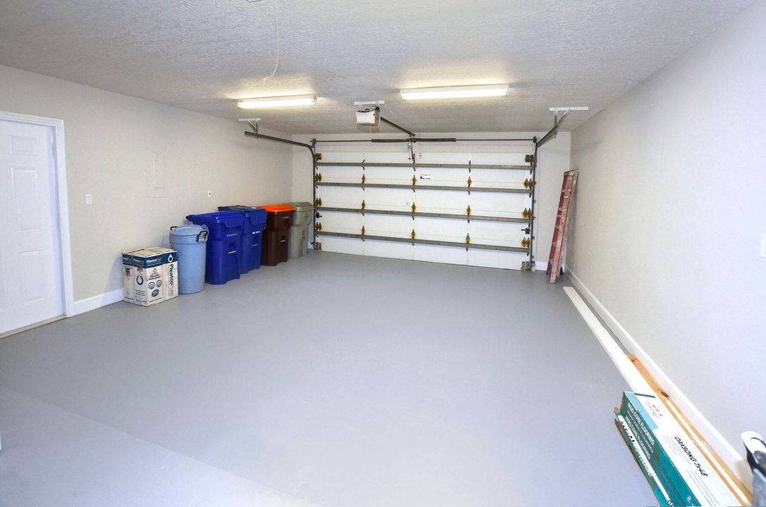 Active With Contract: $399,900 (3 beds, 2 baths, 1594 Square Feet)