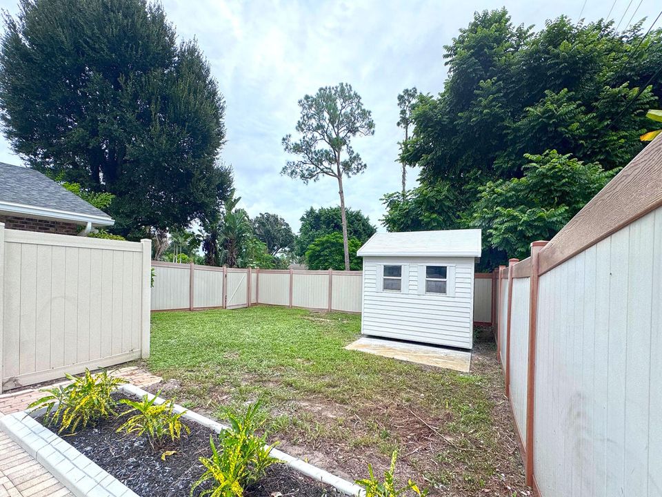 Active With Contract: $399,900 (3 beds, 2 baths, 1594 Square Feet)