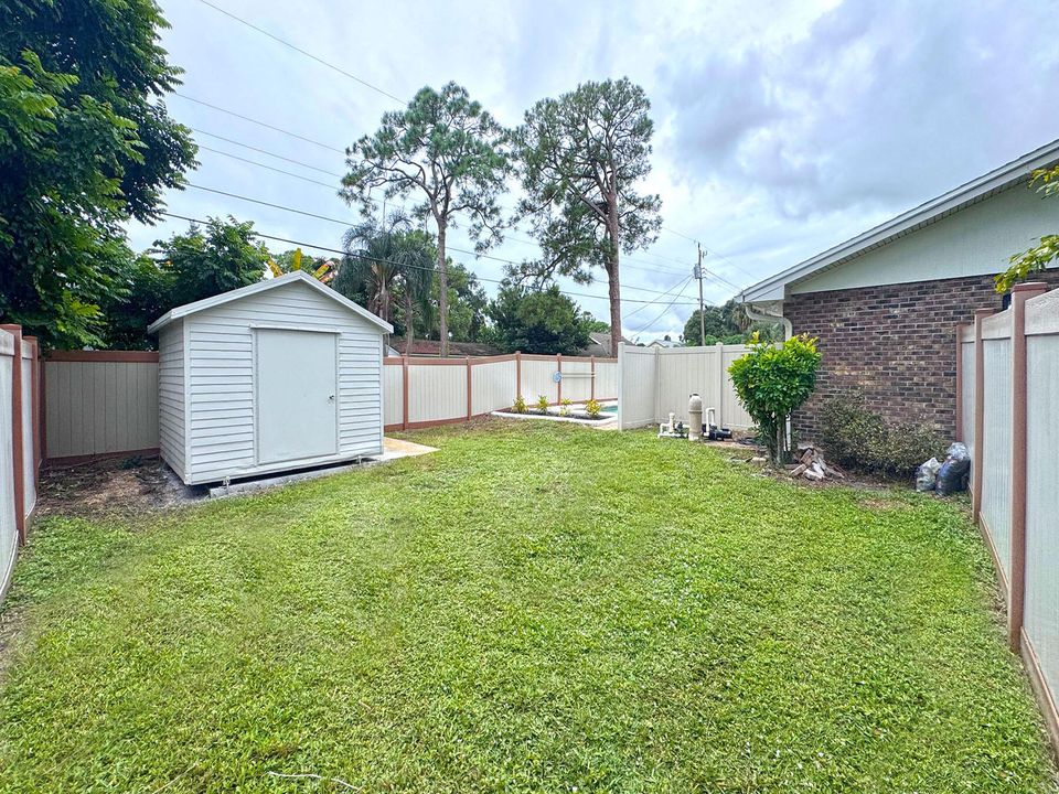 Active With Contract: $399,900 (3 beds, 2 baths, 1594 Square Feet)