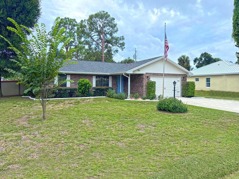 Active With Contract: $399,900 (3 beds, 2 baths, 1594 Square Feet)