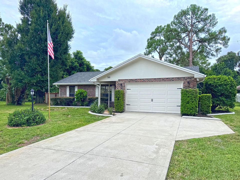 Active With Contract: $399,900 (3 beds, 2 baths, 1594 Square Feet)
