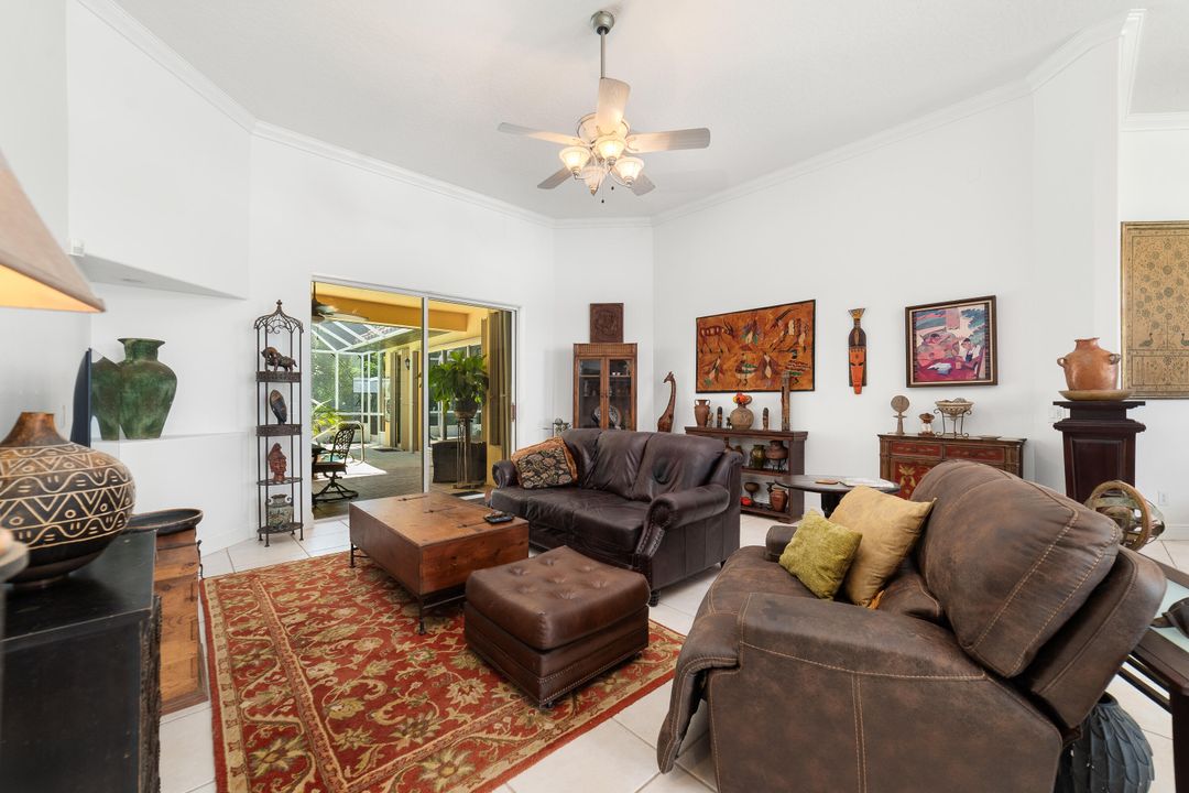 合同活跃: $698,900 (5 贝兹, 3 浴室, 3501 平方英尺)