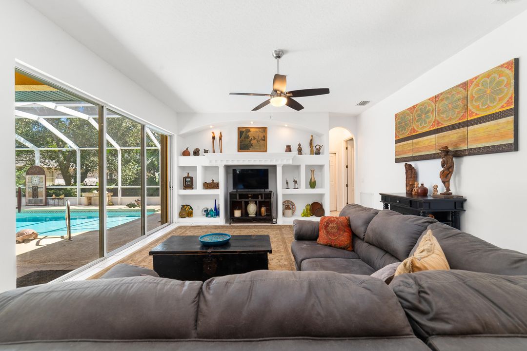 合同活跃: $698,900 (5 贝兹, 3 浴室, 3501 平方英尺)