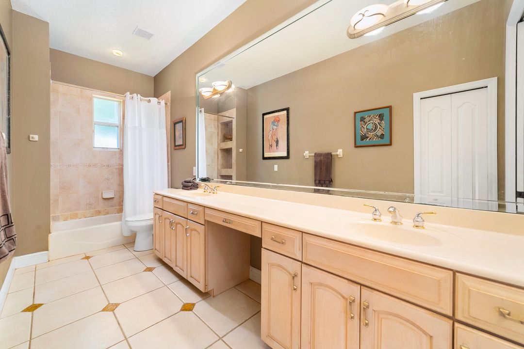 合同活跃: $698,900 (5 贝兹, 3 浴室, 3501 平方英尺)