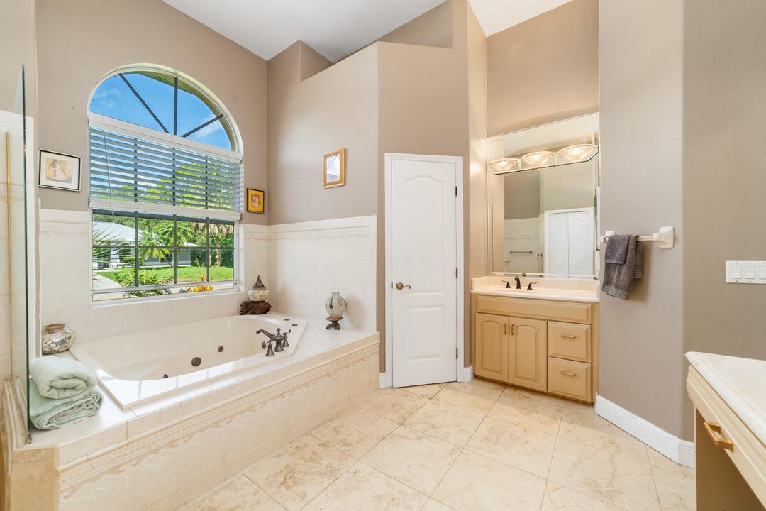 合同活跃: $698,900 (5 贝兹, 3 浴室, 3501 平方英尺)