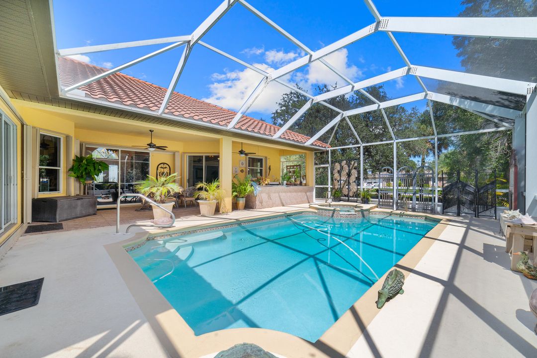 合同活跃: $698,900 (5 贝兹, 3 浴室, 3501 平方英尺)