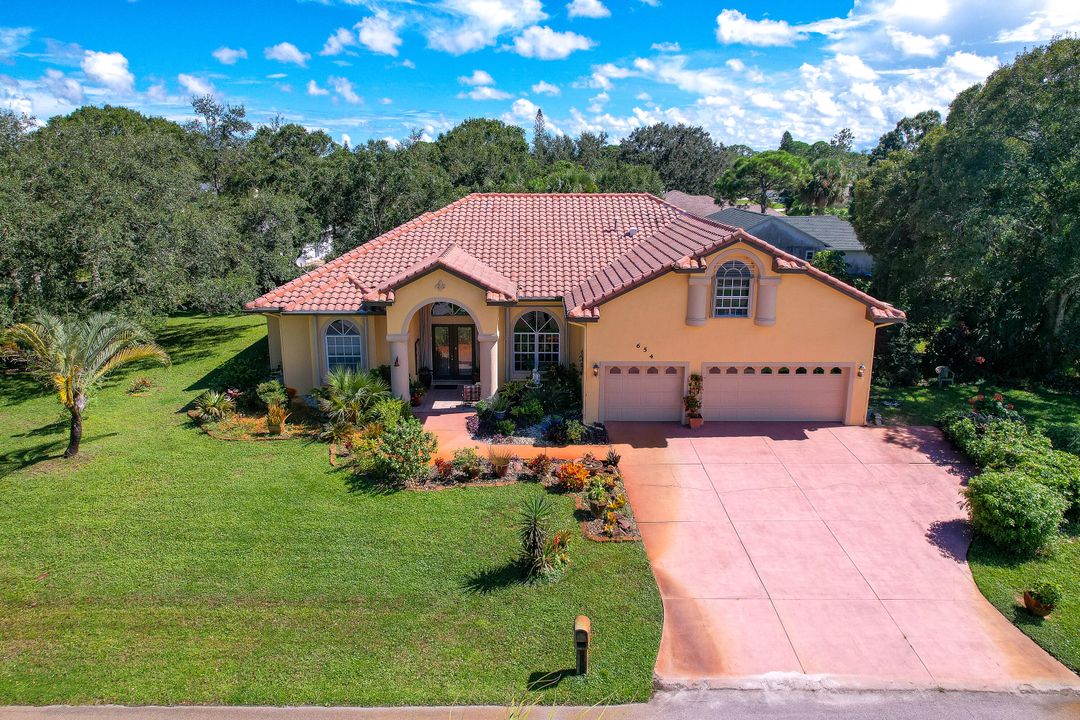 合同活跃: $698,900 (5 贝兹, 3 浴室, 3501 平方英尺)