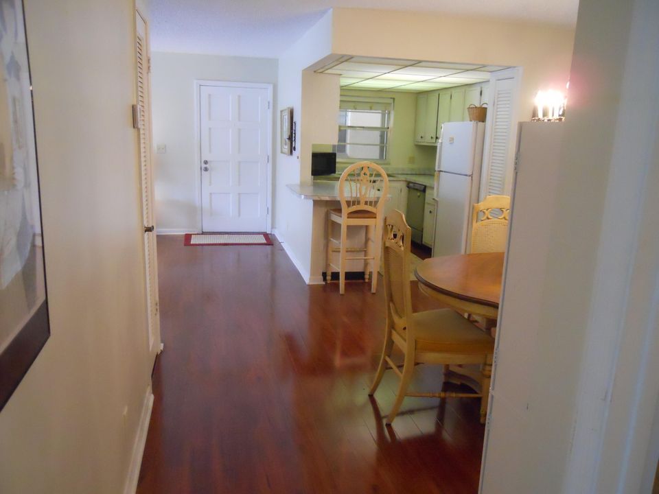 Activo con contrato: $235,000 (2 camas, 2 baños, 978 Pies cuadrados)