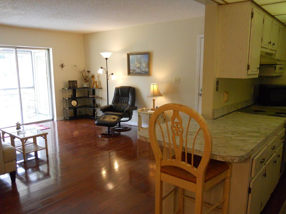 Activo con contrato: $235,000 (2 camas, 2 baños, 978 Pies cuadrados)