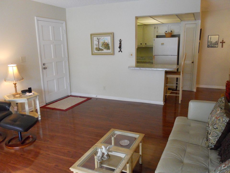 Activo con contrato: $235,000 (2 camas, 2 baños, 978 Pies cuadrados)