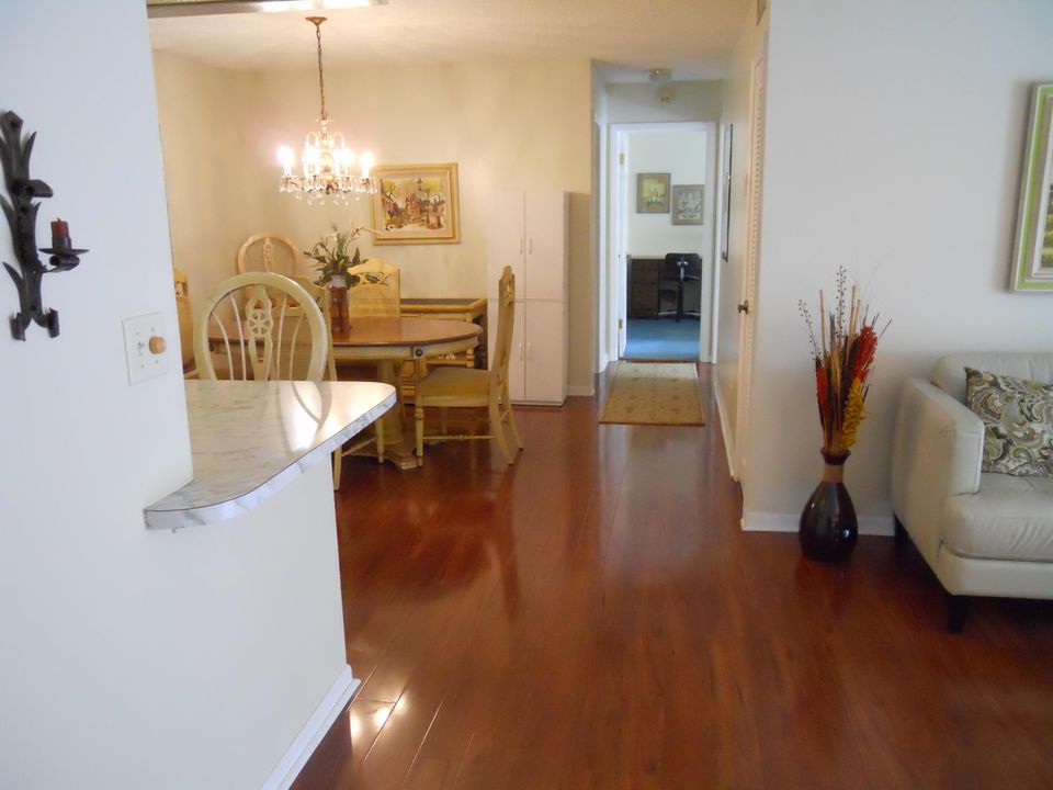 Activo con contrato: $235,000 (2 camas, 2 baños, 978 Pies cuadrados)