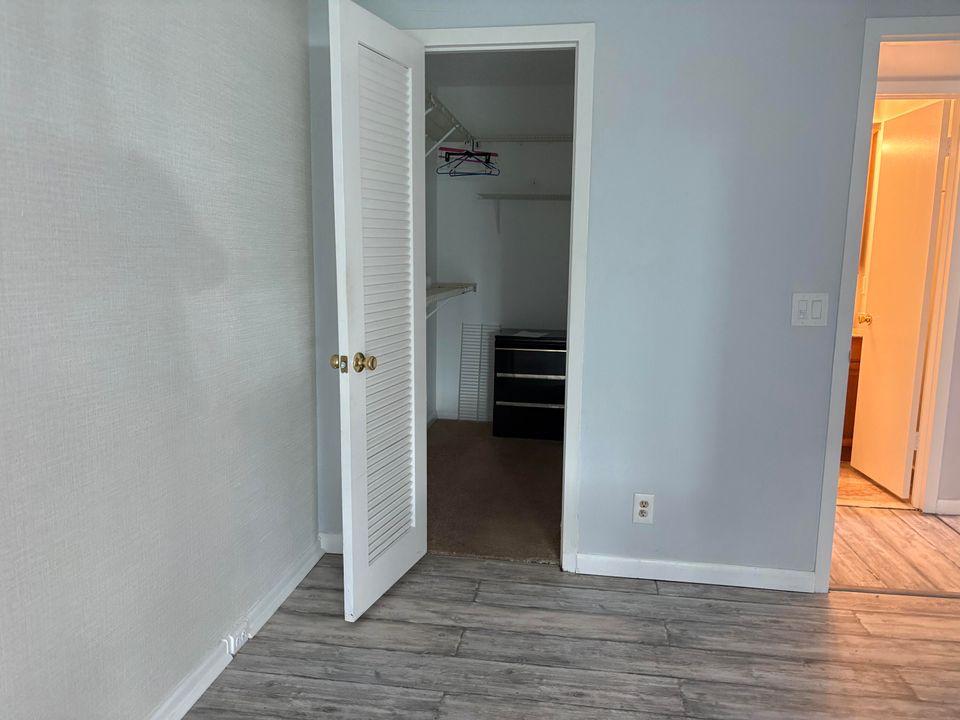 待售: $110,100 (2 贝兹, 1 浴室, 735 平方英尺)