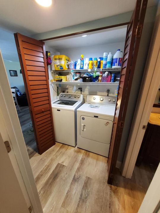 待售: $279,999 (2 贝兹, 2 浴室, 1072 平方英尺)