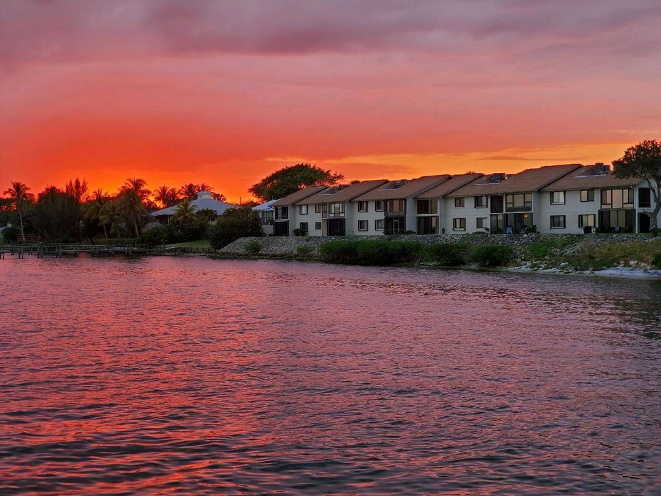 待售: $279,999 (2 贝兹, 2 浴室, 1072 平方英尺)