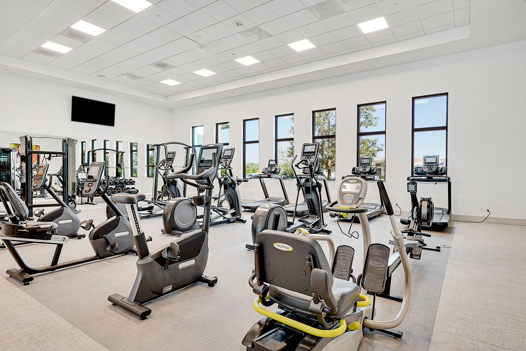 Activo con contrato: $829,900 (3 camas, 3 baños, 2766 Pies cuadrados)