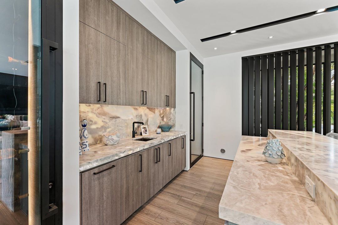 На продажу: $12,990,000 (5 спален, 6 ванн, 6476 Квадратных фут)