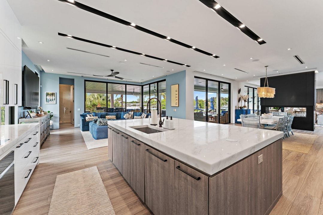 На продажу: $12,990,000 (5 спален, 6 ванн, 6476 Квадратных фут)