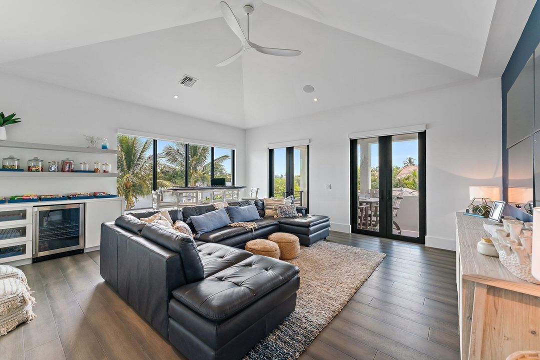 На продажу: $12,990,000 (5 спален, 6 ванн, 6476 Квадратных фут)