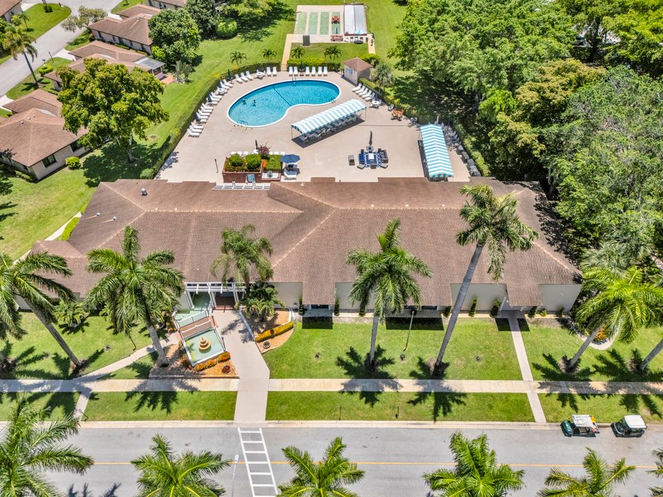 合同活跃: $1,800 (2 贝兹, 2 浴室, 1060 平方英尺)