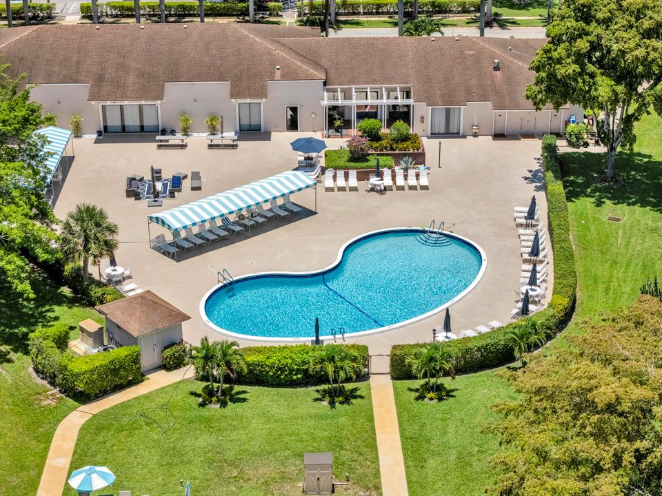 合同活跃: $1,800 (2 贝兹, 2 浴室, 1060 平方英尺)