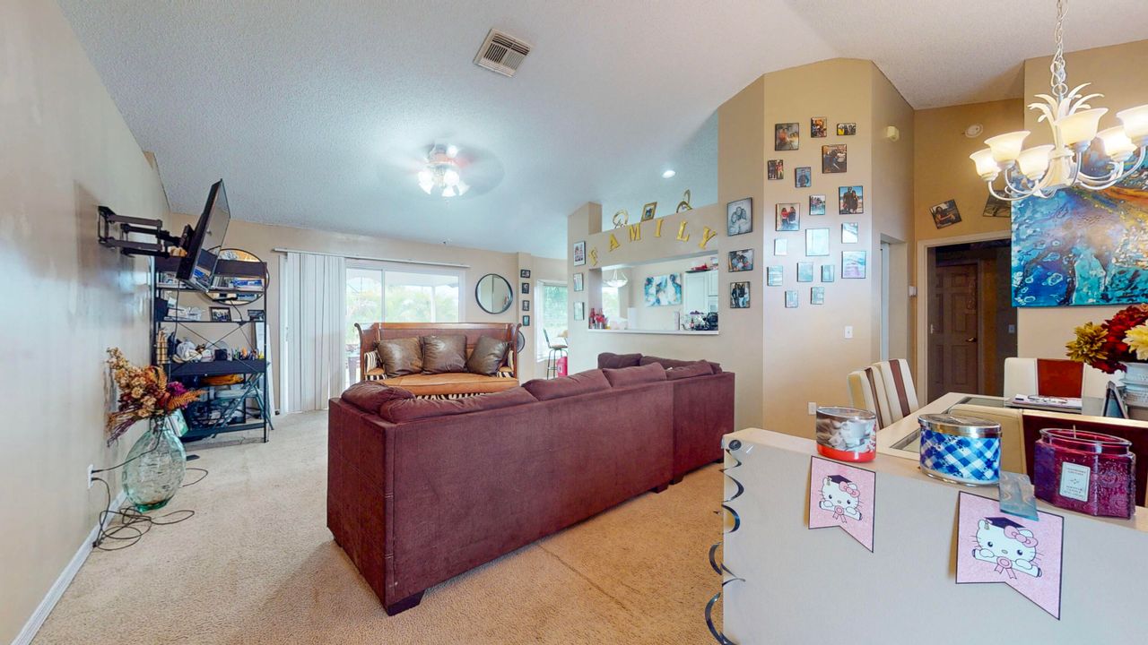 Active With Contract: $639,000 (6 beds, 4 baths, 3224 Square Feet)