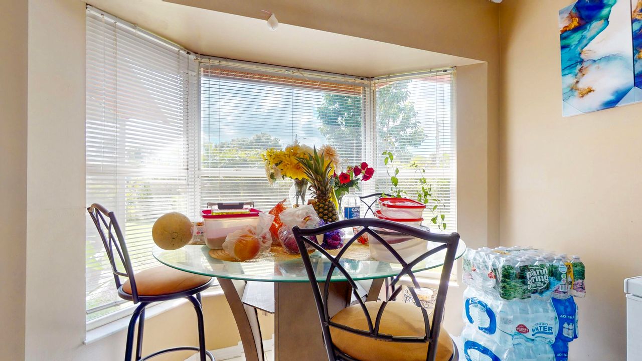 Active With Contract: $639,000 (6 beds, 4 baths, 3224 Square Feet)