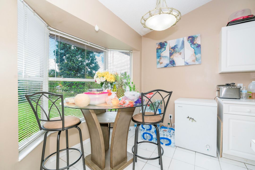 Active With Contract: $639,000 (6 beds, 4 baths, 3224 Square Feet)