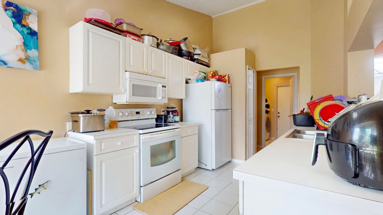 Active With Contract: $639,000 (6 beds, 4 baths, 3224 Square Feet)