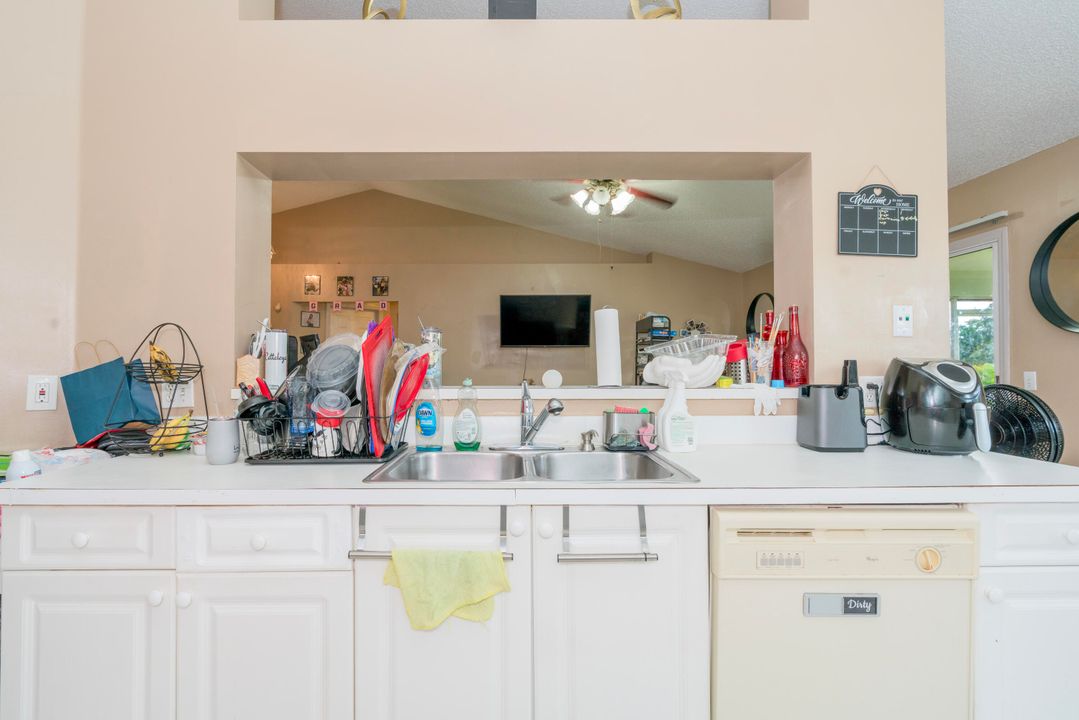 Active With Contract: $639,000 (6 beds, 4 baths, 3224 Square Feet)