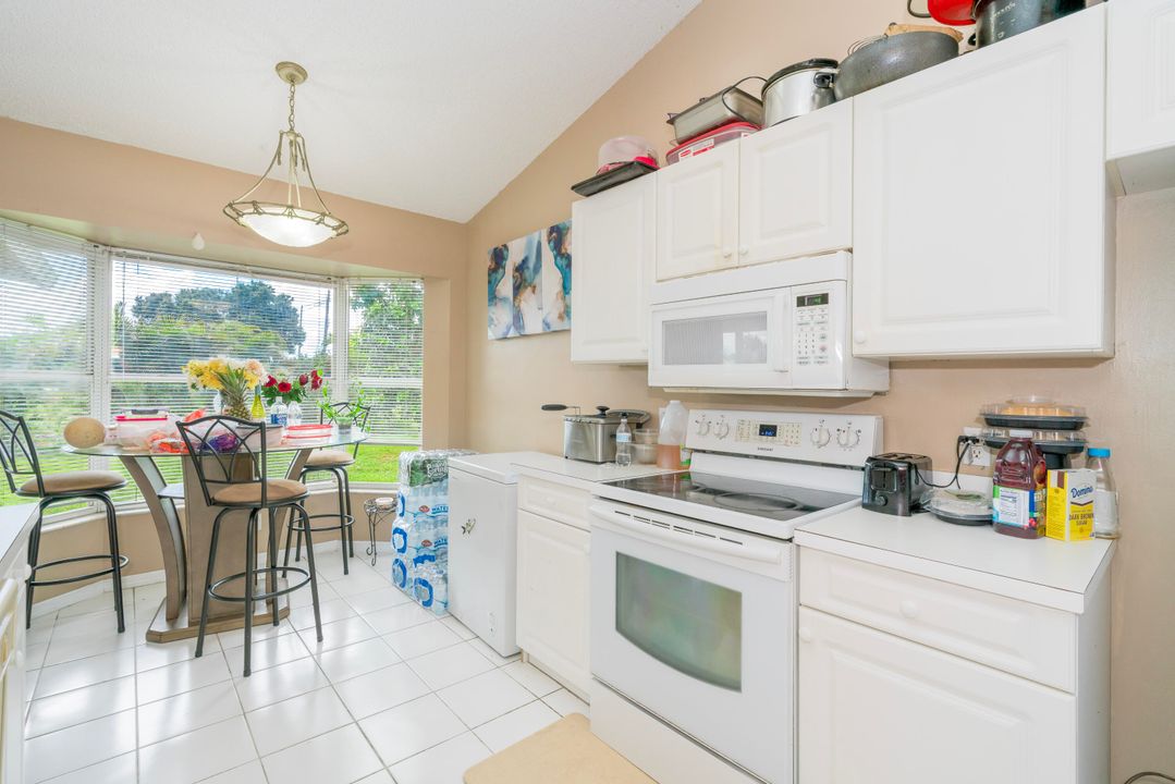 Active With Contract: $639,000 (6 beds, 4 baths, 3224 Square Feet)