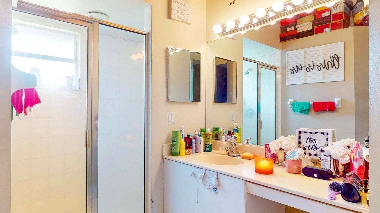 Active With Contract: $639,000 (6 beds, 4 baths, 3224 Square Feet)