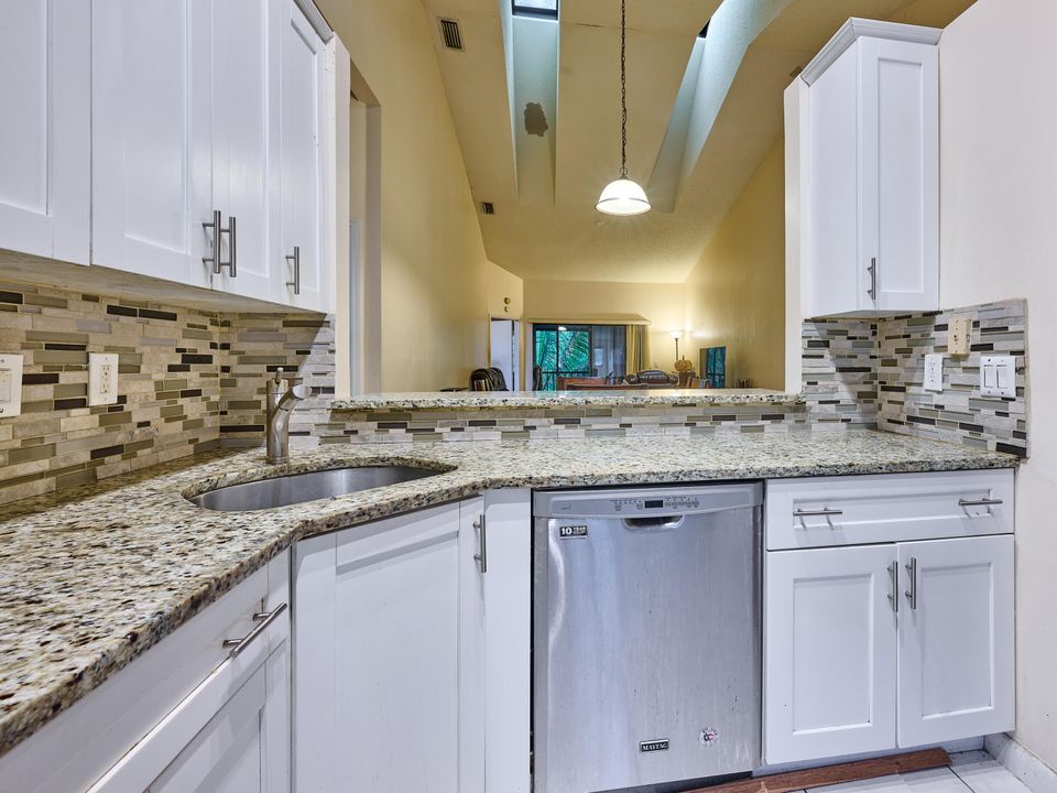 待售: $245,000 (3 贝兹, 2 浴室, 1250 平方英尺)