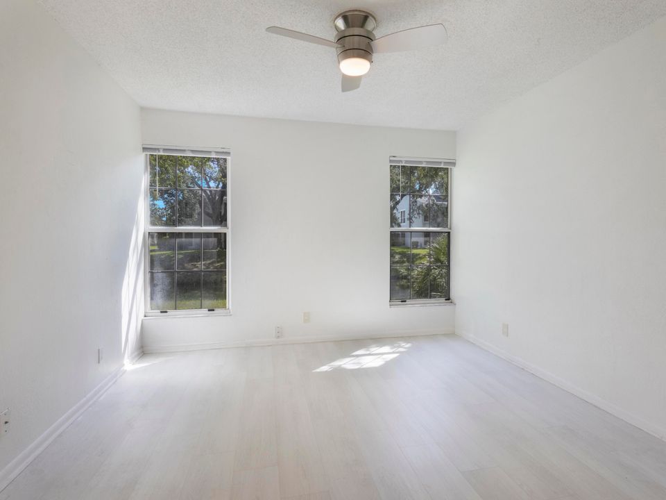 Activo con contrato: $299,000 (3 camas, 2 baños, 1617 Pies cuadrados)