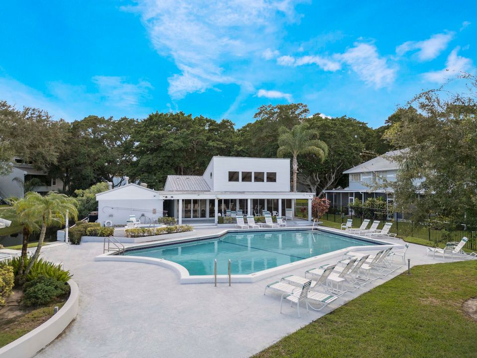 Activo con contrato: $299,000 (3 camas, 2 baños, 1617 Pies cuadrados)