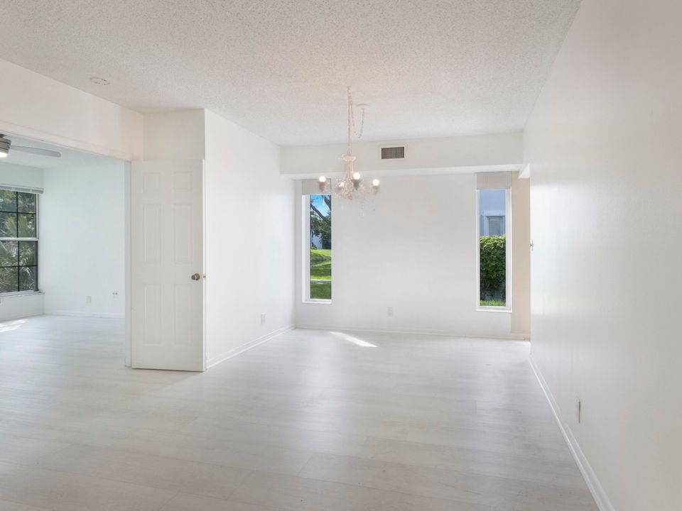 Activo con contrato: $299,000 (3 camas, 2 baños, 1617 Pies cuadrados)