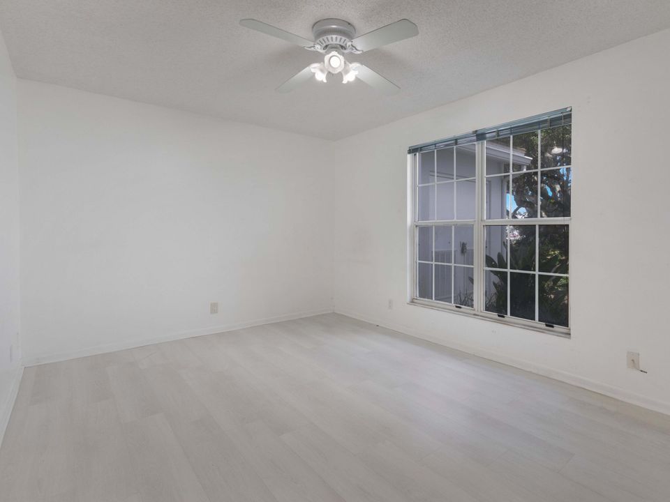 Activo con contrato: $299,000 (3 camas, 2 baños, 1617 Pies cuadrados)