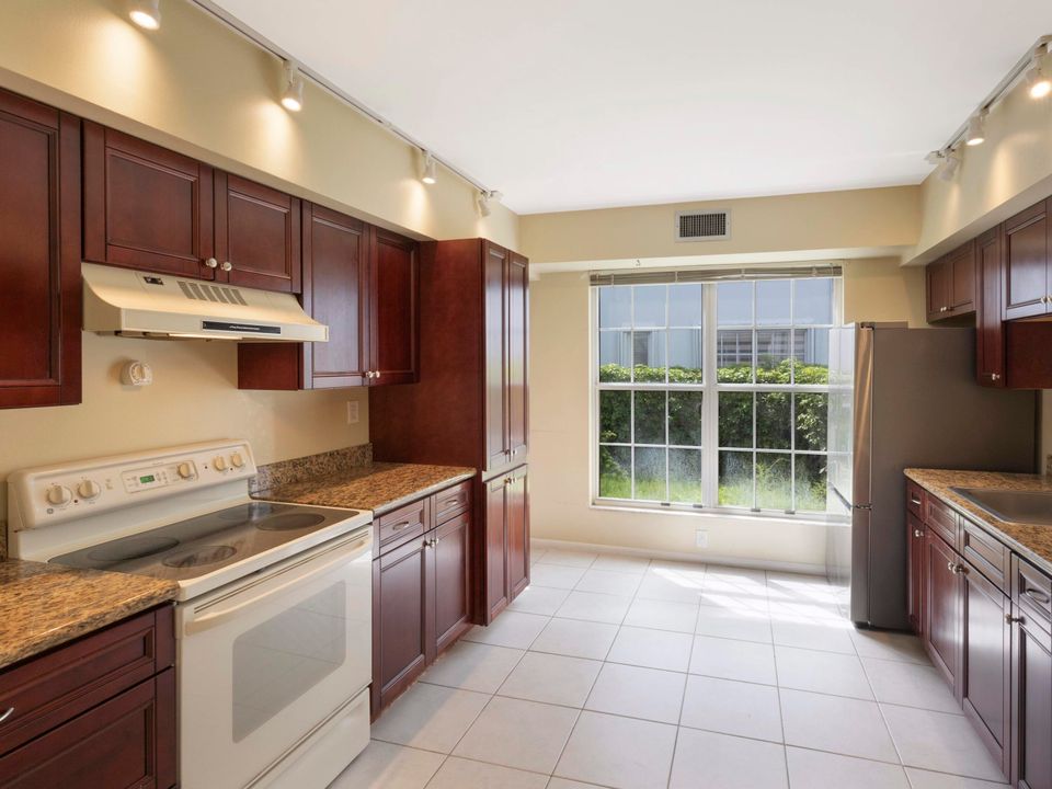 Activo con contrato: $299,000 (3 camas, 2 baños, 1617 Pies cuadrados)