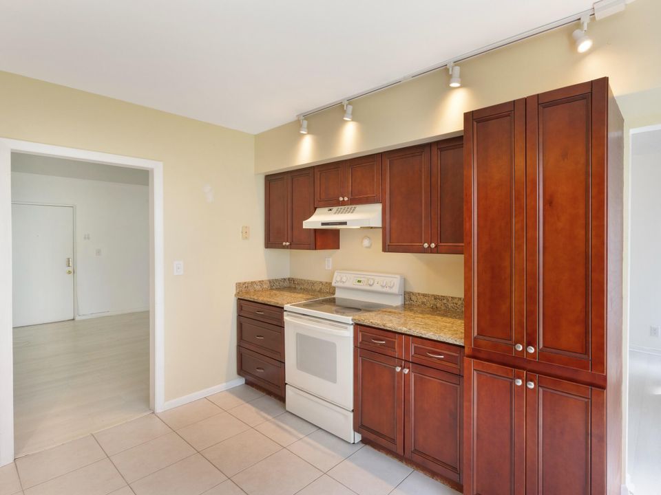 Activo con contrato: $299,000 (3 camas, 2 baños, 1617 Pies cuadrados)