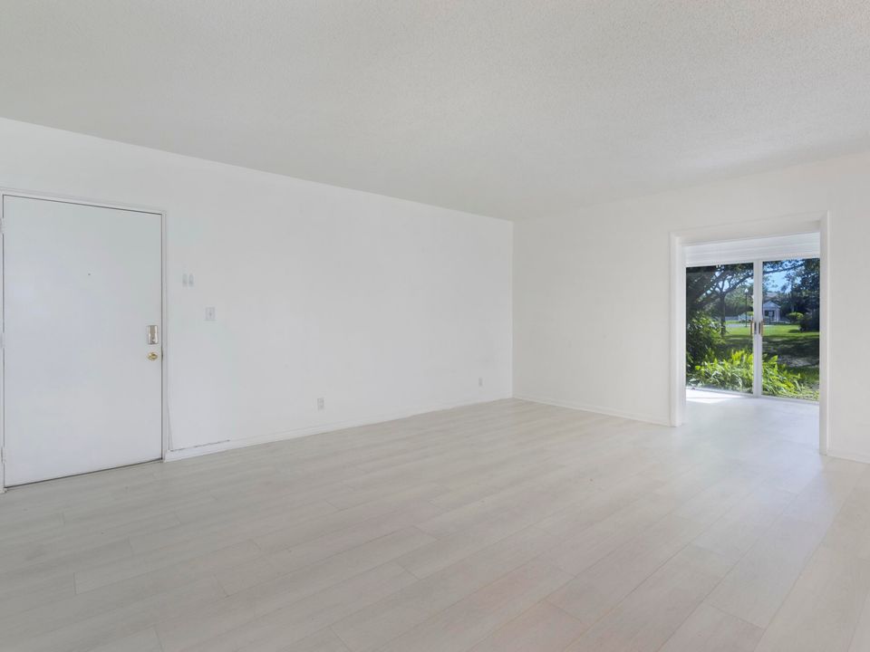 Activo con contrato: $299,000 (3 camas, 2 baños, 1617 Pies cuadrados)