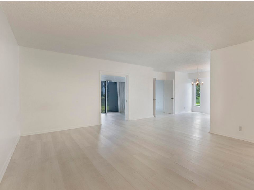 Activo con contrato: $299,000 (3 camas, 2 baños, 1617 Pies cuadrados)