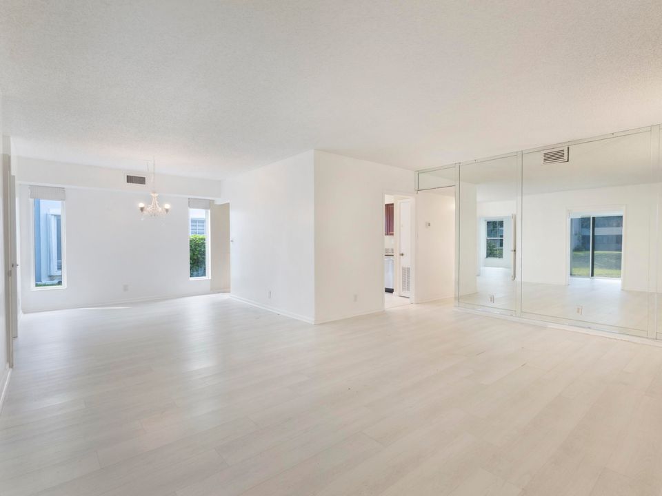 Activo con contrato: $299,000 (3 camas, 2 baños, 1617 Pies cuadrados)