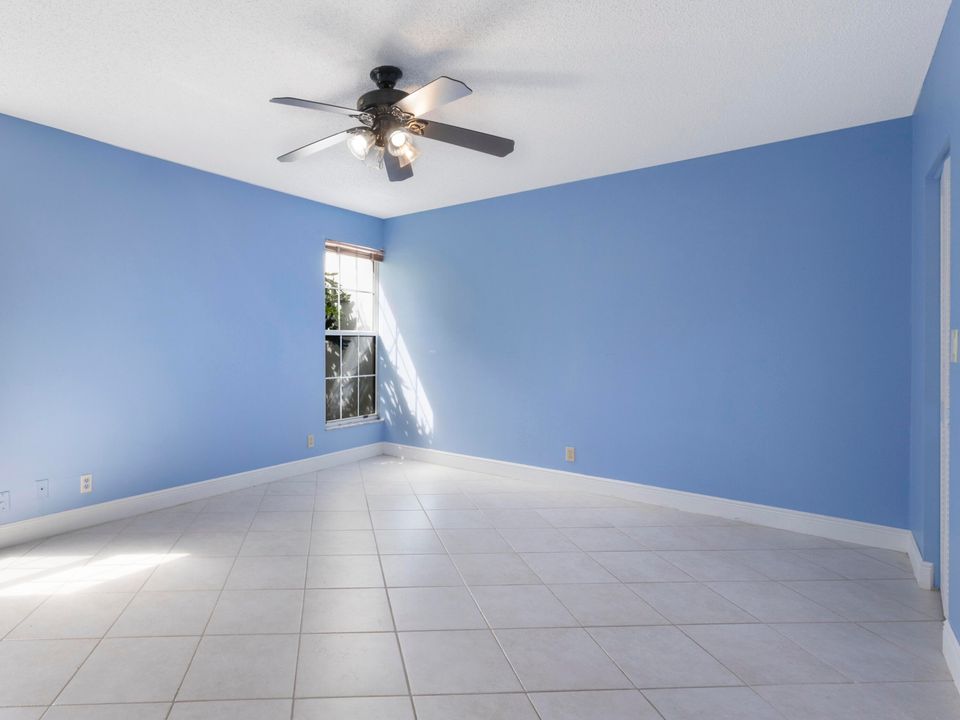 Activo con contrato: $299,000 (3 camas, 2 baños, 1617 Pies cuadrados)