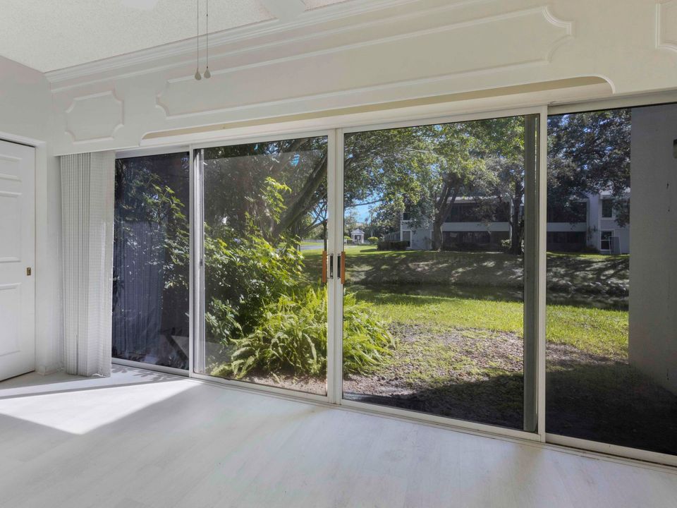 Activo con contrato: $299,000 (3 camas, 2 baños, 1617 Pies cuadrados)