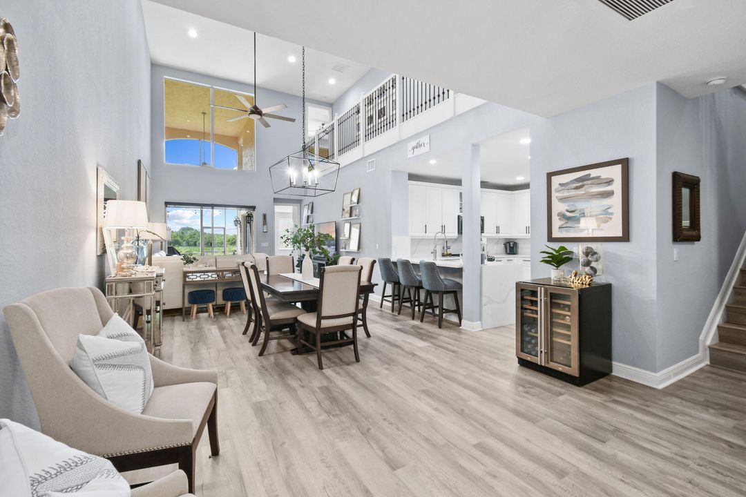 Под контрактом: $769,900 (3 спален, 3 ванн, 2750 Квадратных фут)