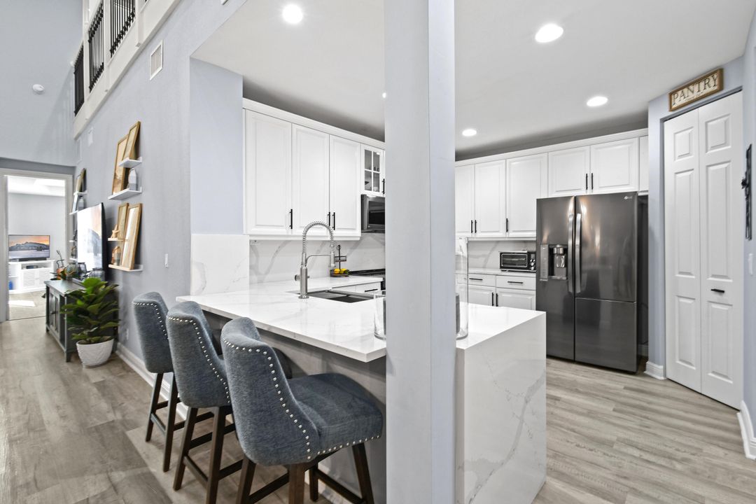 Под контрактом: $769,900 (3 спален, 3 ванн, 2750 Квадратных фут)